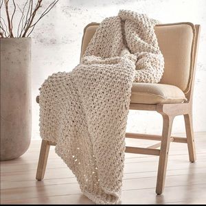DKNY - PURE Chunky Knit Throw